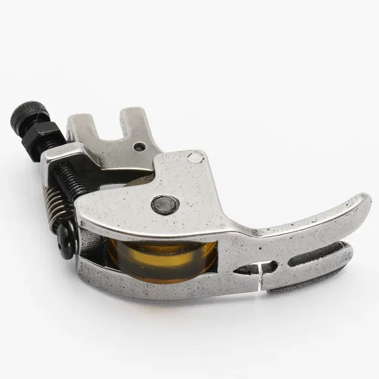 Piciorus presor reglabil cu rola de silicon pentru masini industriale de cusut cu taiere a marginilor, 3/16" (5mm)