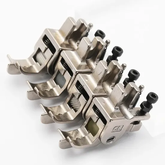 Piciorus compensator cu ghidaj pe partea stanga si rola dintata de metal pentru masini industriale de cusut simple cu 1 ac