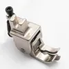 Piciorus compensator cu ghidaj pe partea stanga si rola dintata de teflon pentru masini industriale de cusut simple cu 1 ac