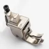 Piciorus compensator cu ghidaj pe partea stanga si rola zimtata de metal pentru masini industriale de cusut simple cu 1 ac