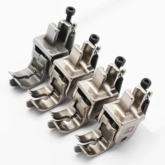 Piciorus compensator cu ghidaj pe partea dreapta si rola dintata de teflon pentru masini industriale de cusut simple cu 1 ac