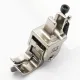 Piciorus compensator cu ghidaj pe partea dreapta si rola dintata de metal pentru masini industriale de cusut simple cu 1 ac