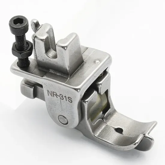 Piciorus compensator cu ghidaj pe partea dreapta si rola de silicon pentru masini industriale de cusut simple cu 1 ac