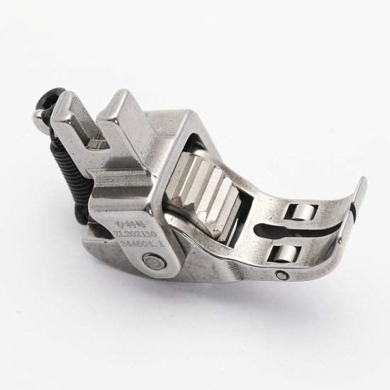 Piciorus presor cu rola dintata de metal reglabila pentru masini industriale de cusut simple cu 1 ac