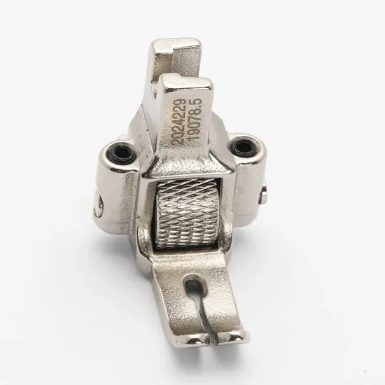 Piciorus presor cu rola zimtata de metal si ghidaj reglabil pentru masini industriale de cusut simple cu 1 ac