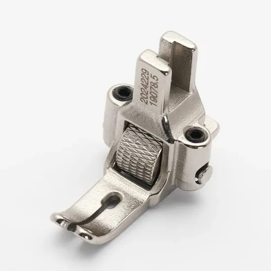 Piciorus presor cu rola zimtata de metal si ghidaj reglabil pentru masini industriale de cusut simple cu 1 ac