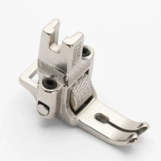 Piciorus presor cu rola zimtata de metal si ghidaj reglabil pentru masini industriale de cusut simple cu 1 ac