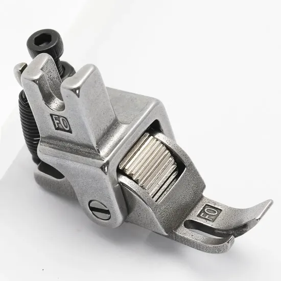 Piciorus reglabil cu rola dintata de metal pentru fermoar stanga, pentru masini industriale de cusut simple cu 1 ac