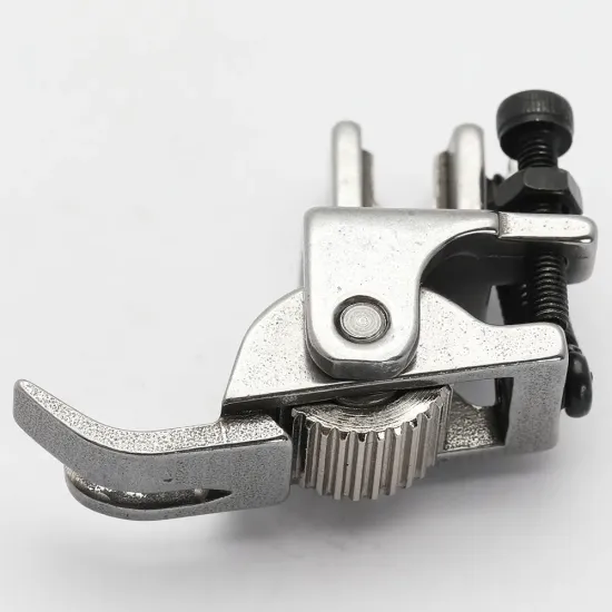 Piciorus reglabil cu rola dintata de metal pentru fermoar stanga, pentru masini industriale de cusut simple cu 1 ac