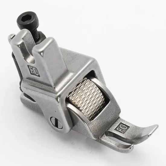 Piciorus reglabil cu rola zimtata de metal pentru fermoar stanga, pentru masini industriale de cusut simple cu 1 ac