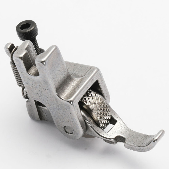 Piciorus cu rola zimtata de metal pentru cusut fermoar pe partea stanga, pentru masini industriale de cusut simple cu 1 ac