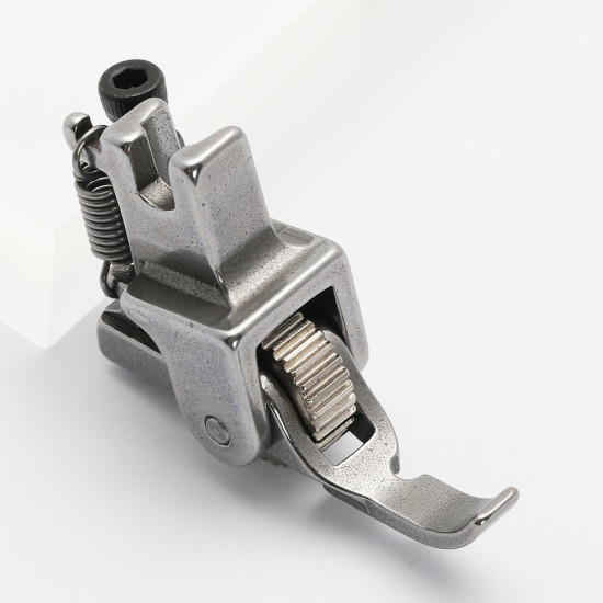 Piciorus cu rola dintata de metal pentru cusut fermoar pe partea dreapta, pentru masini industriale de cusut simple cu 1 ac
