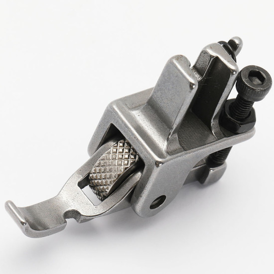 Piciorus cu rola zimtata de metal pentru cusut fermoar pe partea dreapta, pentru masini industriale de cusut simple cu 1 ac