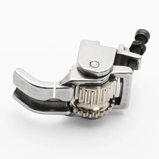 Piciorus reglabil cu rola dintata de metal si canal pe partea stanga pentru piping, pentru masini industriale de cusut simple cu 1 ac, latime canal 5mm
