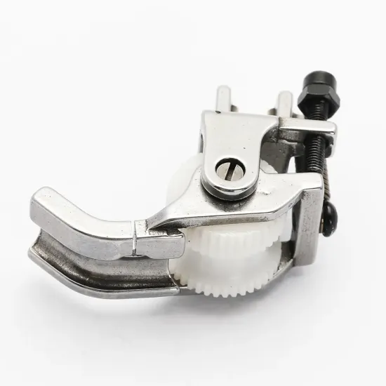Piciorus reglabil cu rola dintata de teflon si canal pe partea stanga pentru piping, pentru masini industriale de cusut simple cu 1 ac, latime canal 6mm