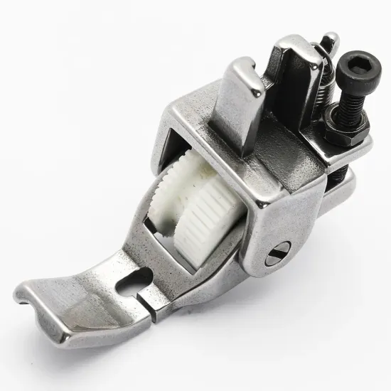 Piciorus reglabil cu rola dintata de teflon si canal pe partea stanga pentru piping, pentru masini industriale de cusut simple cu 1 ac, latime canal 3mm