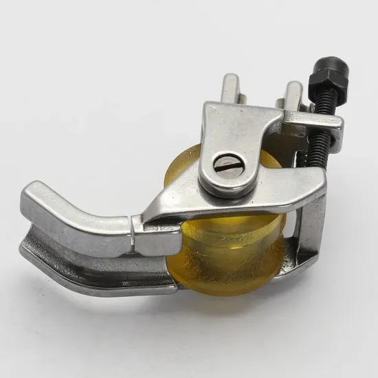 Piciorus reglabil cu rola de silicon si canal pe partea stanga pentru piping, pentru masini industriale de cusut simple cu 1 ac, latime canal 6mm