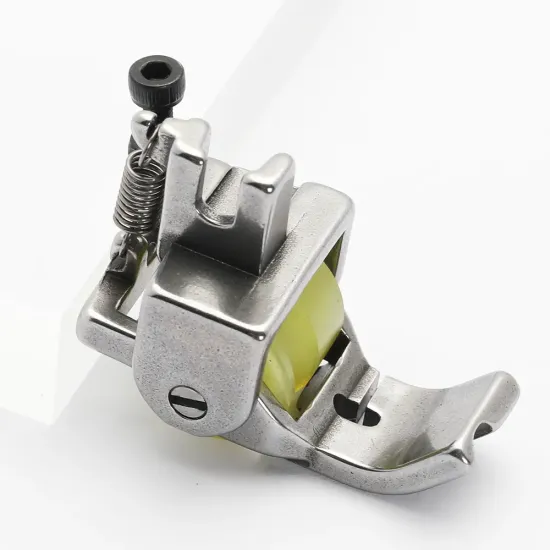 Piciorus reglabil cu rola de silicon si canal pe partea stanga pentru piping, pentru masini industriale de cusut simple cu 1 ac, latime canal 5mm