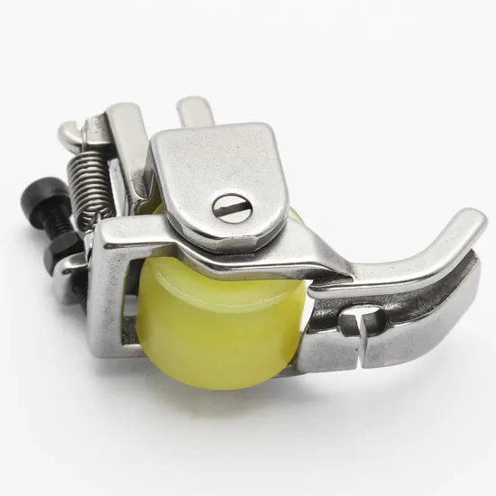 Piciorus reglabil cu rola de silicon si canal pe partea stanga pentru piping, pentru masini industriale de cusut simple cu 1 ac, latime canal 5mm