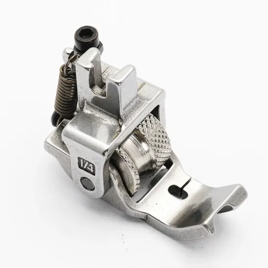 Piciorus reglabil cu rola zimtata de metal si canal pe partea stanga pentru piping, pentru masini industriale de cusut simple cu 1 ac, latime canal 6mm
