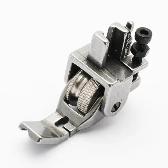 Piciorus reglabil cu rola zimtata de metal si canal pe partea stanga pentru piping, pentru masini industriale de cusut simple cu 1 ac, latime canal 3mm