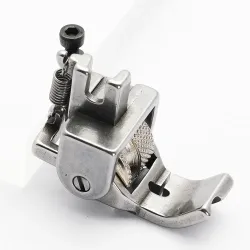 Piciorus reglabil cu rola zimtata de metal si canal pe partea stanga pentru piping, pentru masini industriale de cusut simple cu 1 ac, latime canal 5mm