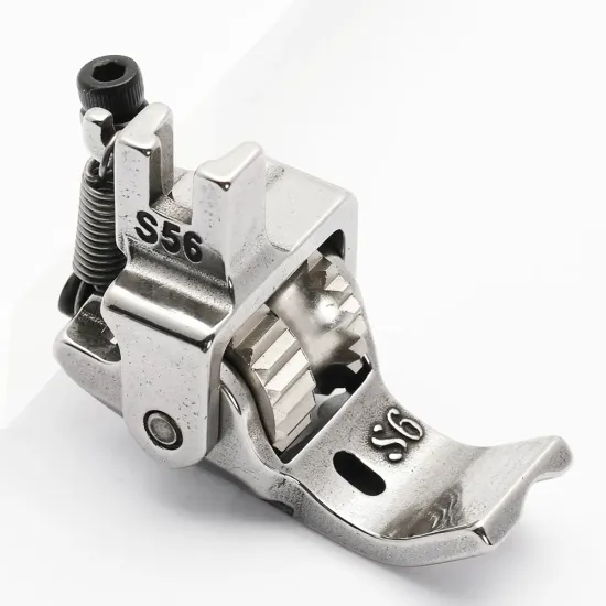 Piciorus reglabil cu rola dintata de metal si canal pe partea dreapta pentru piping, pentru masini industriale de cusut simple cu 1 ac, latime canal 6mm