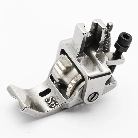 Piciorus reglabil cu rola dintata de metal si canal pe partea dreapta pentru piping, pentru masini industriale de cusut simple cu 1 ac, latime canal 6mm