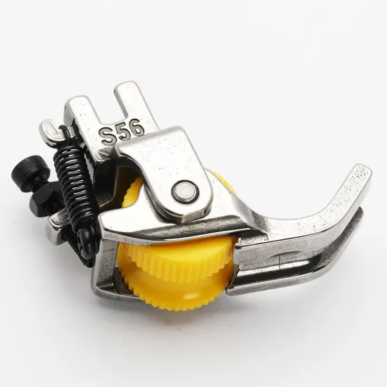 Piciorus reglabil cu rola dintata de teflon si canal pe partea dreapta pentru piping, pentru masini industriale de cusut simple cu 1 ac, latime canal 6mm