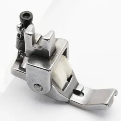 Piciorus reglabil cu rola dintata de teflon si canal pe partea dreapta pentru piping, pentru masini industriale de cusut simple cu 1 ac, latime canal 3mm