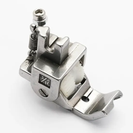 Piciorus reglabil cu rola dintata de teflon si canal pe partea dreapta pentru piping, pentru masini industriale de cusut simple cu 1 ac, latime canal 5mm