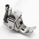 Piciorus reglabil cu rola zimtata de metal si canal pe partea dreapta pentru piping, pentru masini industriale de cusut simple cu 1 ac, latime canal 6mm