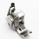 Piciorus reglabil cu rola zimtata de metal si canal pe partea dreapta pentru piping, pentru masini industriale de cusut simple cu 1 ac, latime canal 6mm