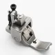 Piciorus reglabil cu rola zimtata de metal si canal pe partea dreapta pentru piping, pentru masini industriale de cusut simple cu 1 ac, latime canal 3mm