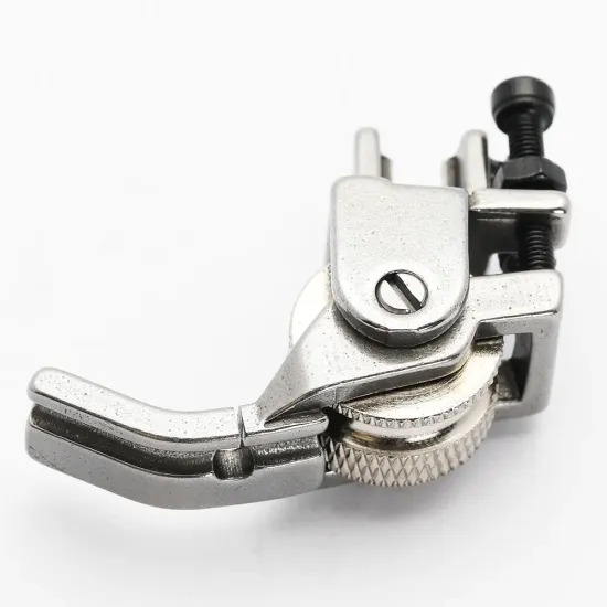 Piciorus reglabil cu rola zimtata de metal si canal pe partea dreapta pentru piping, pentru masini industriale de cusut simple cu 1 ac, latime canal 3mm
