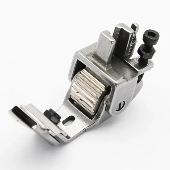 Piciorus presor cu rola dintata de metal si tub pentru atasat siret, elastic sau banda cu latimea de pana la 10mm, pentru masini industriale de cusut simple cu 1 ac