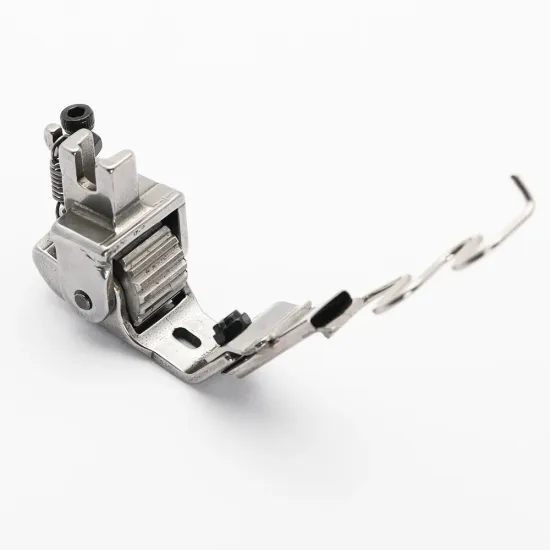 Piciorus presor cu rola dintata de metal, cu ghidaj spirala si tub pentru atasat siret, elastic sau banda cu latimea de pana la 10mm, pentru masini industriale de cusut simple cu 1 ac