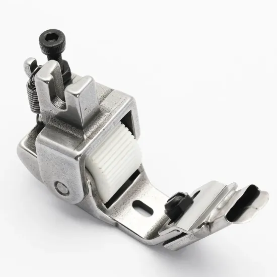 Piciorus presor cu rola dintata de teflon si tub pentru atasat siret, elastic sau banda cu latimea de pana la 10mm, pentru masini industriale de cusut simple cu 1 ac