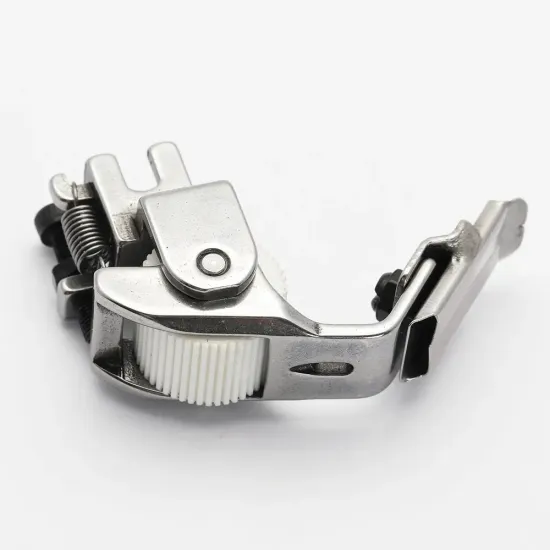 Piciorus presor cu rola dintata de teflon si tub pentru atasat siret, elastic sau banda cu latimea de pana la 10mm, pentru masini industriale de cusut simple cu 1 ac