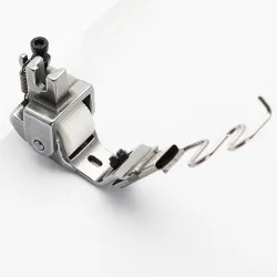 Piciorus presor cu rola dintata de teflon, cu ghidaj spirala si tub pentru atasat siret, elastic sau banda cu latimea de pana la 10mm, pentru masini industriale de cusut simple cu 1 ac