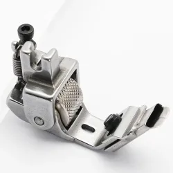 Piciorus presor cu rola zimtata de metal si tub pentru atasat siret, elastic sau banda cu latimea de pana la 10mm, pentru masini industriale de cusut simple cu 1 ac