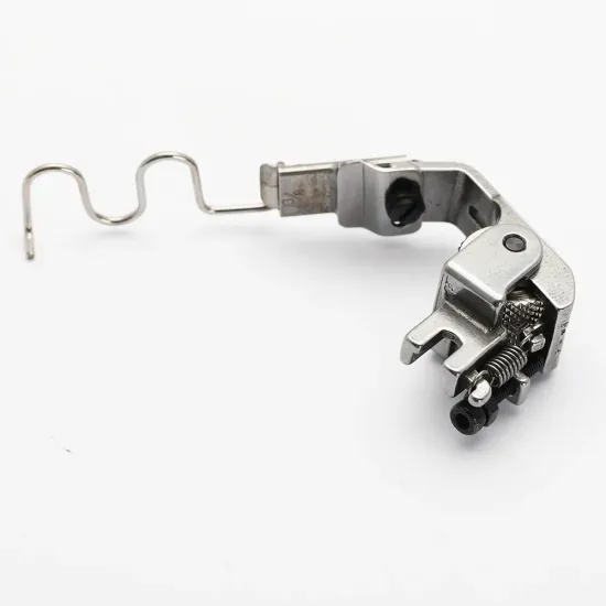 Piciorus presor cu rola zimtata de metal, cu ghidaj spirala si tub pentru atasat siret, elastic sau banda cu latimea de pana la 10mm, pentru masini industriale de cusut simple cu 1 ac