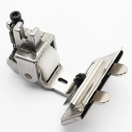 Piciorus presor cu rola dintata de teflon si tub pentru atasat siret, elastic sau banda cu latimea de pana la 4cm, pentru masini industriale de cusut simple cu 1 ac