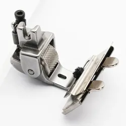 Piciorus presor cu rola zimtata de metal si tub pentru atasat siret, elastic sau banda cu latimea de pana la 4cm, pentru masini industriale de cusut simple cu 1 ac