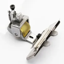 Piciorus presor cu rola de silicon si tub pentru atasat siret, elastic sau banda cu latimea de pana la 5cm, pentru masini industriale de cusut simple cu 1 ac