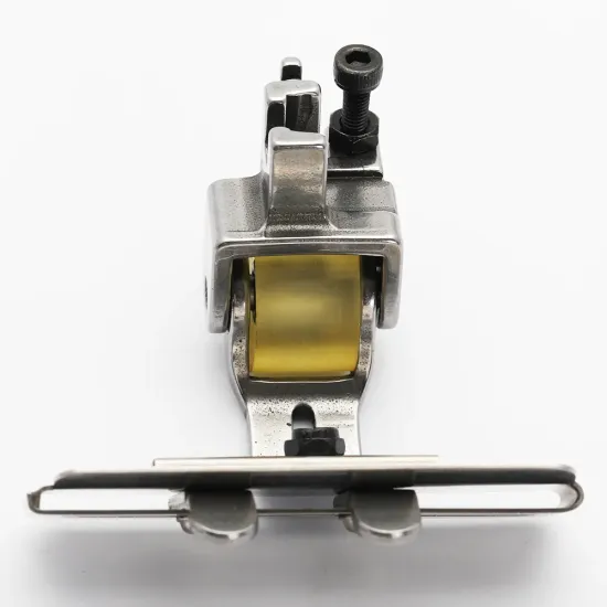 Piciorus presor cu rola de silicon si tub pentru atasat siret, elastic sau banda cu latimea de pana la 5cm, pentru masini industriale de cusut simple cu 1 ac