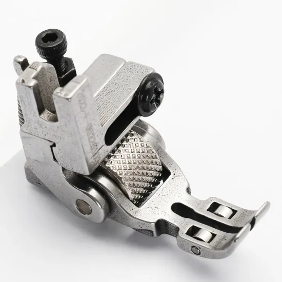 Piciorus presor cu rola zimtata de metal prevazut cu role mici pe talpa pentru masini industriale de cusut simple cu 1 ac