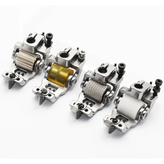 Piciorus presor cu rola dintata de metal si ghidaj reglabil pentru masini industriale tip uberdeck de cusut acoperire cu 3 ace, distanta intre ace 6,4mm