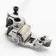 Piciorus presor cu rola dintata de metal si ghidaj reglabil pentru masini industriale tip uberdeck de cusut acoperire cu 3 ace, distanta intre ace 6,4mm