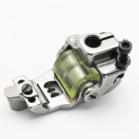 Piciorus presor cu rola de silicon si ghidaj reglabil pentru masini industriale tip uberdeck de cusut acoperire cu 3 ace, distanta intre ace 5,6mm